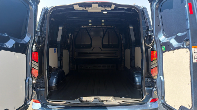 Ford Transit Custom 280 L1 Diesel Fwd 2.0 EcoBlue 136ps H1 Van Limited Auto - Image 12